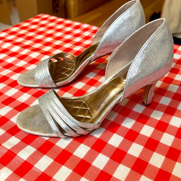 Alfani Giorjah Sliver Metallic Open Toe Pump Size 6.5 - Picture 1 of 13